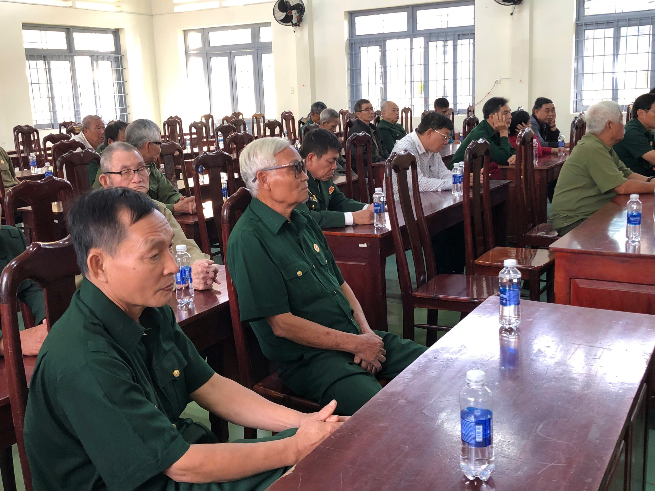 cac dai bieu tham du